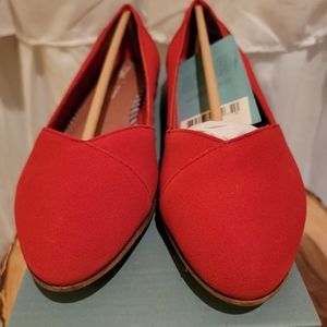 Toms Julie Poinsettia Red Suede Flats Size 8.5.